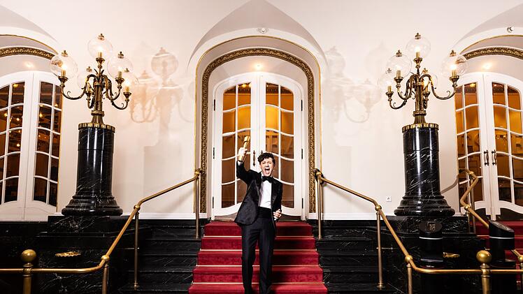 Christian Friedel ist zwar nicht für eine "Lola" nominiert, ein Gewinner ist er dennoch: Der Schauspieler, Musiker und Regisseur darf erstmals die Verleihung des Deutschen Filmpreises moderieren.