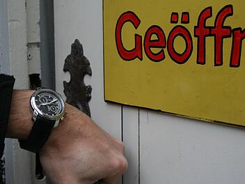 Müssen Geschäfte auch nach 20 Uhr noch geöffnet sein? Die Ausdehnung der Ladenöffnungszeiten wird kontrovers diskutiert. Foto: Corinna Igler
