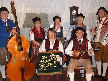 Die "Kämmärä Kuckuck" stimmen auf die Weihnachtszeit ein. Foto: p