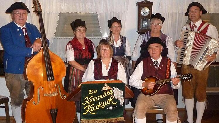 Die "Kämmärä Kuckuck" stimmen auf die Weihnachtszeit ein. Foto: p