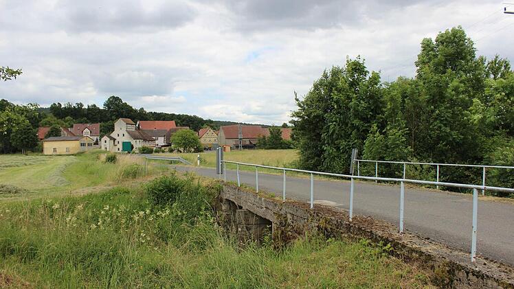Die sanierungsbedürftige Brücke  Foto: Claudia Baumgärtner