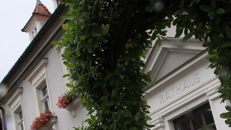 Im Höchstadter Rathaus wird es neben neuen Stellen auch einen Umbau der Verwaltung geben. Foto: Christian Bauriedel