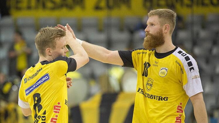 Anton Prakapenja (rechts) erzielte acht Tore beim 33:23-Heimsieg des HSC Coburg gegen den TV Emsdetten; links Felix Spross, der in der zweiten Hälfte alle seine sieben Würfe versenkte!Uwe Gick