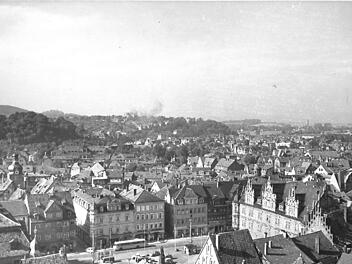 So sah Coburg mit seinem Marktplatz im Oktober 1970 aus - betrachtet vom Turm der Morizkirche.Foto: CT-Archiv