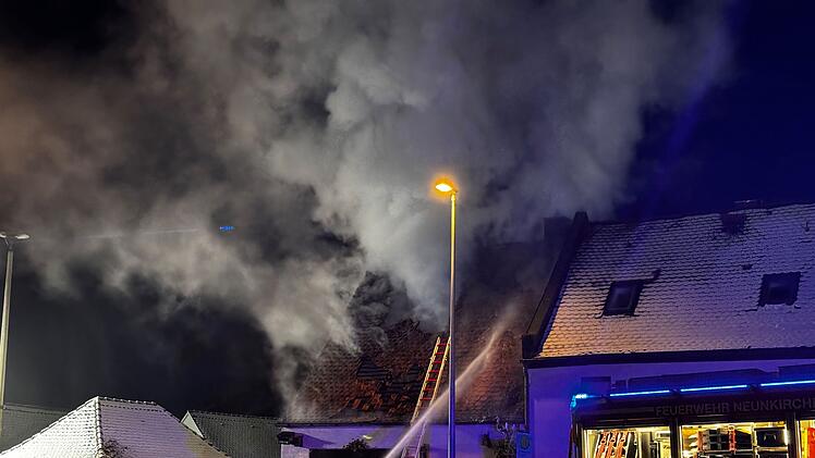 Massive Rauchentwicklung nach Feuer in Stall