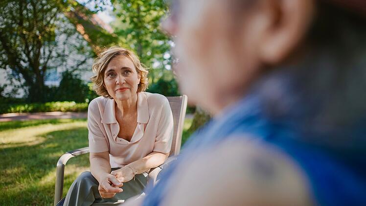 Caren Miosga musste sich in ihrer eigenen Familie den Fragen nach Pflege der Eltern stellen.