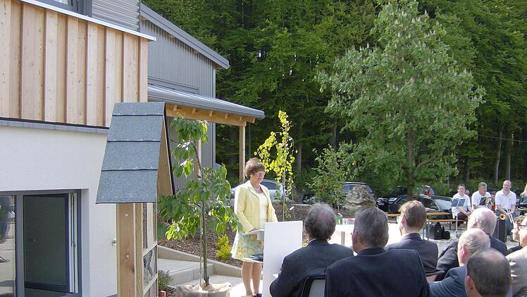 Bürgermeister Gisela Bauer bei ihrem Grußwort Foto: Petra Malbrich