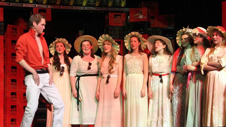 Frederic (Hans-Joachim Mytzka) sucht eine Frau, die nicht so draufgängerisch ist - und wird fündig.