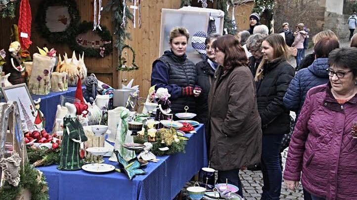 Meist dicht umlagert waren die Buden am Weihnachtsmarkt Untermerzbach, wie hier zwischen Marktplatz und Bachgasse.  Fotos: Helmut Will