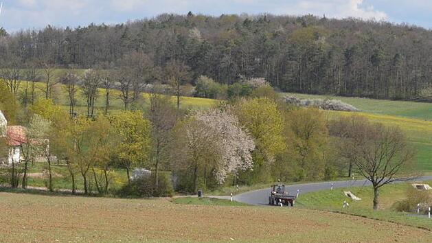 Nach den Plänen des Keises soll der Ebenhäuserweg bis zum Aussiedlerhof Teilstück der neuen Kreisstraße 43 werden.