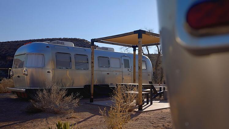 Ganz in der N&auml;he des Nationalparks Zion im US-Bundesstaat Utah liegt das Autocamp Zion. Hier stehen 81 der bekannten Airstream-Wohnwagen, die zu kleinen Appartements umgebaut wurden.