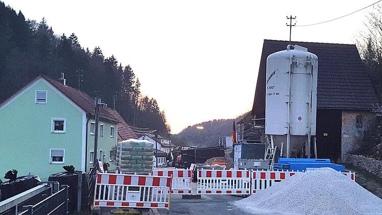 Die Ortsdurchfahrt  Wolfsberg ist seit 1.  April gesperrt und dauert voraussichtlich  bis Ende Oktober 2019.  Foto:  Franz Galster