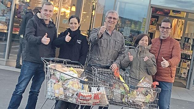 Der Bürgerverein hat die Hilfsaktion Corona-Krise für das Gemeindegebiet ins Leben gerufen, bereits die ersten Einkäufe getätigt und ausgeliefert. Im Bild der Vorstand in Aktion Foto: Thomas Micheel