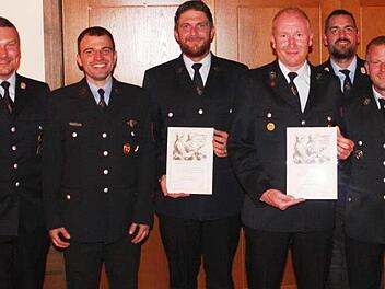 Ehrungen und Neuwahlen standen bei der Freiwilligen Feuerwehr Steinach an (von links): 2. Kommandant Christian Kuhn wurde im Amt best&auml;tigt, ebenso Kassier Matthias Kirchner. Andreas Freibott und Markus Hochmuth wurden f&uuml;r 25 Jahre Mitgliedschaft g...