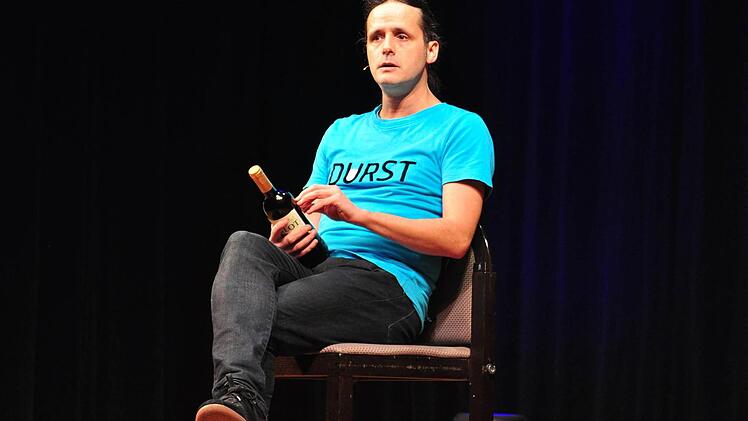 Philipp Weber versteht es meisterhaft, übersprudelnden Humor, Verbraucherschutz und Verbraucherschelte zu einem höchst unterhaltsamen Cocktail zu mixen. Foto: Ulrike Lange