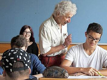 Inmitten seiner Schüler fühlt sich Roland Grebner immer noch am wohlsten. Foto: Johanna Blum