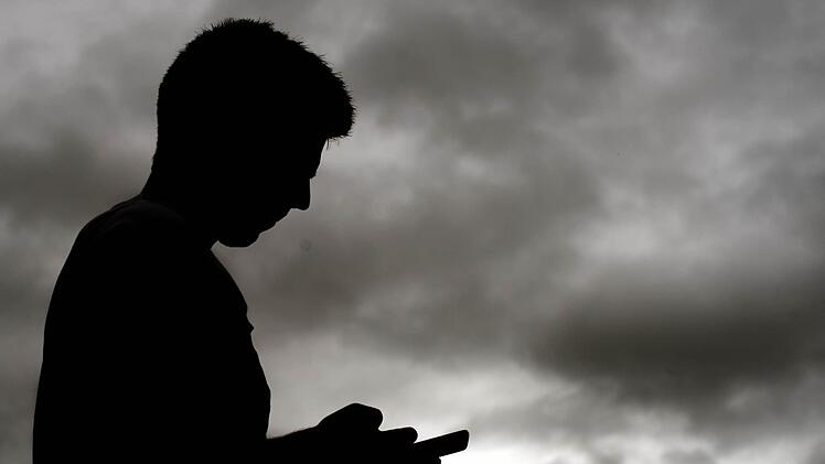 Wetter-Apps sind beliebt, Wetter-Apps sind kostenlos. Jetzt kommt aber eine entscheidende Änderung auf die Nutzer zu. Foto: Sebastian Gollnow/dpa