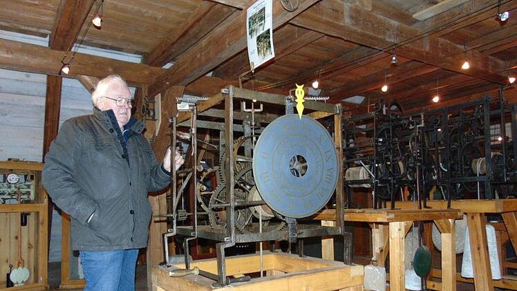 Georg Rammensee in seinem Museum Foto: Petra Malbrich