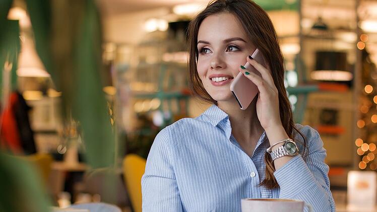 Viele Menschen meiden das Telefongespräch. Aber Telefonieren kann man trainieren.