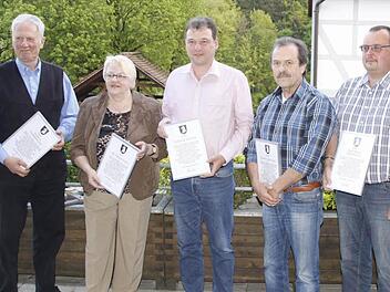 Die scheidenden Gemeinderäte (v.l.): Uli Ummelmann, Emilie Riedl, Werner Distler, Elmar Gebhardt und Matthias Teichmann. Foto: Löwisch