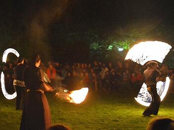 Faszinierend: Die Feuershow beim Forum Cisterciuim