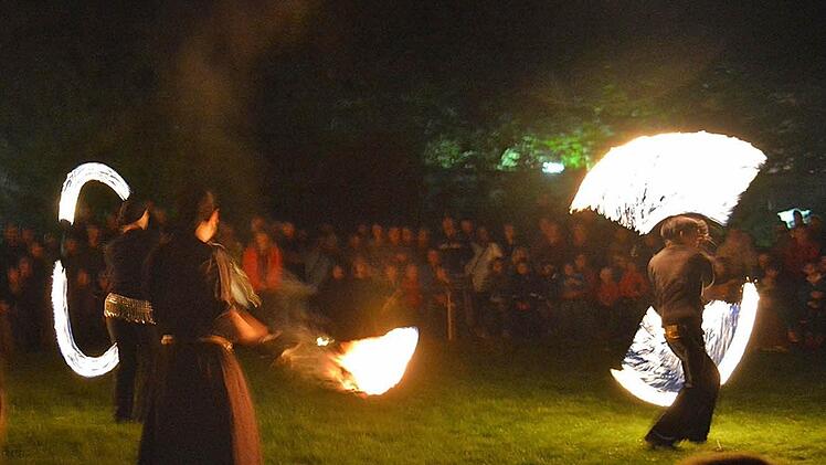 Faszinierend: Die Feuershow beim Forum Cisterciuim