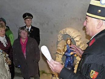 Fred Jansch erzählte bei der Führung einiges über den Kupferabbau und über die Schutzpatronin der Bergleute, die "Heilige Barbara". Foto: kpw