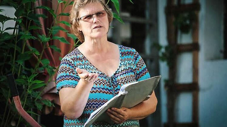Maria Egglseder gibt die finalen Regieanweisungen. Sie ist bei "Mit Himmelsmacht und Höllenfeuer" auch Darstellerin.