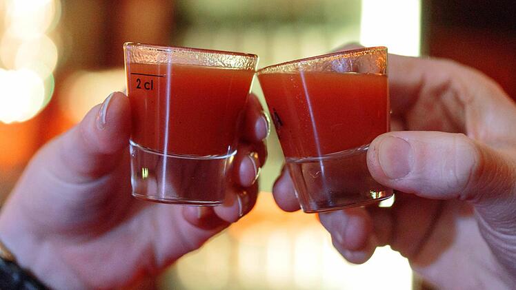 Bei einer Schülerparty in Lichtenfels gelangten Minderjährige an hochprozentigen Alkohol. Symbolfoto: Sina Schuldt/dpa