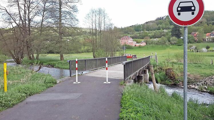 Wie geht es mit der Sinnbrücke bei Wernarz weiter? Die Beantwortung dieser Frage wurde vertagt. Vor einer Beratung über die Erneuerung sollen noch die Anlieger zu Wort kommen. Foto: Rolf Pralle