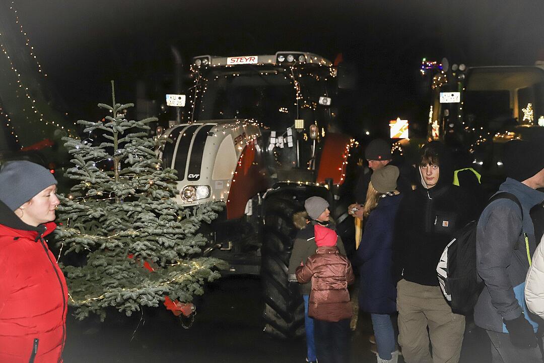 In Kulmbach durfte die beliebte Lichterfahrt der Traktoren stattfinden.