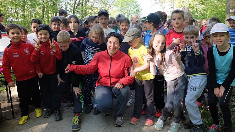 Die Henneberg-Grundschüler liefen für einen guten Zweck. Foto: Czelustek