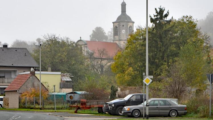 Zum schlechten Zustand der Kreisstraße, die durch Prappach führt, erklärte Bürgermeister Günther Werner, dass wegen der Sanierung heuer noch ein Ortstermin mit dem Landratsamt Haßberge stattfinden werde.Ulrike Langer