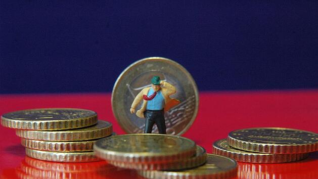 Der Blick auf den st&auml;dtischen Haushalt liefert seit Jahren das gewohnte Bild: Trotz positiver Ergebnisse bei der Abwicklung der Vorjahresetats, mahnt die K&auml;mmerei regelm&auml;&szlig;ig wieder zu Sparsamkeit und Anstrengungen f&uuml;r weitere Konsolidierung.  Siegfried Farkas