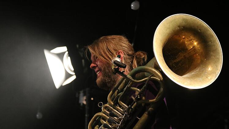 Blasmusik mit Groove und Einfallsreichtum: LaBrassBanda im Staatsbad. Foto: Sebastian Schmitt