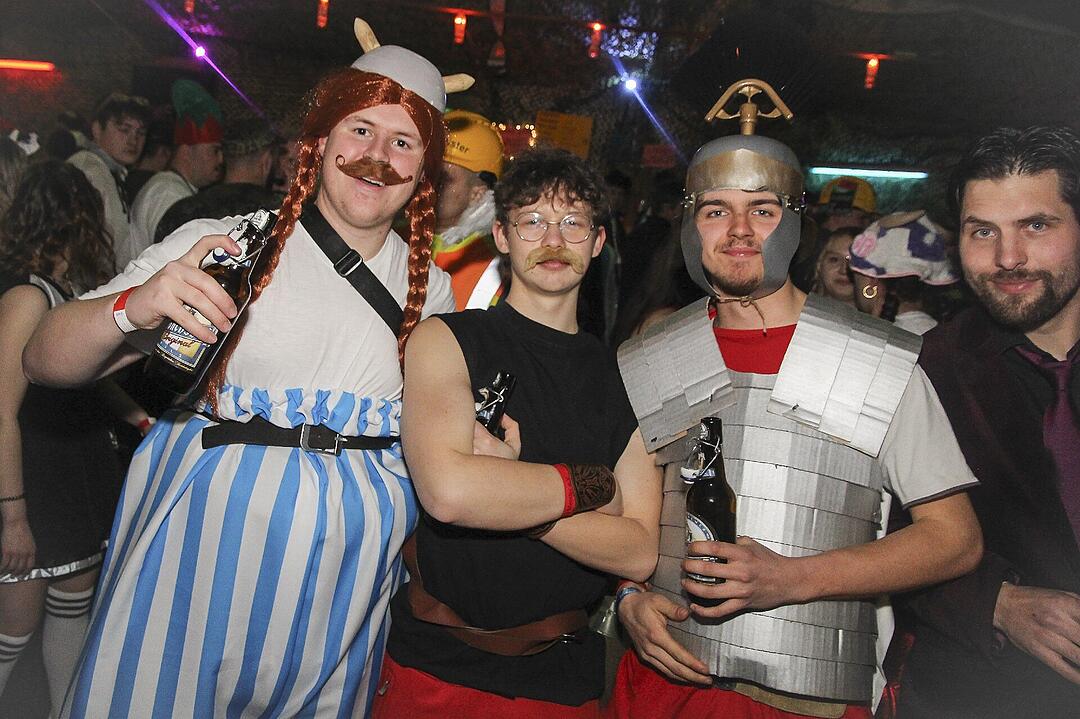 Super Stimmung beim Meeder Zeltfasching 2025!