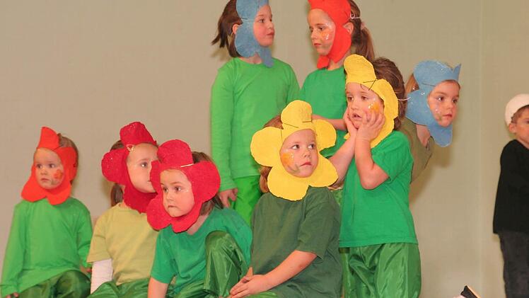Kinder als Blumen bei der Lauber Prunksitzung