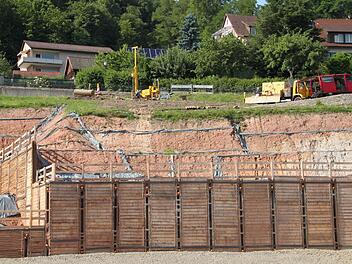 Für das neue Gutachten wurden Löcher in den Hang gebohrt. Foto: Ulrike Müller