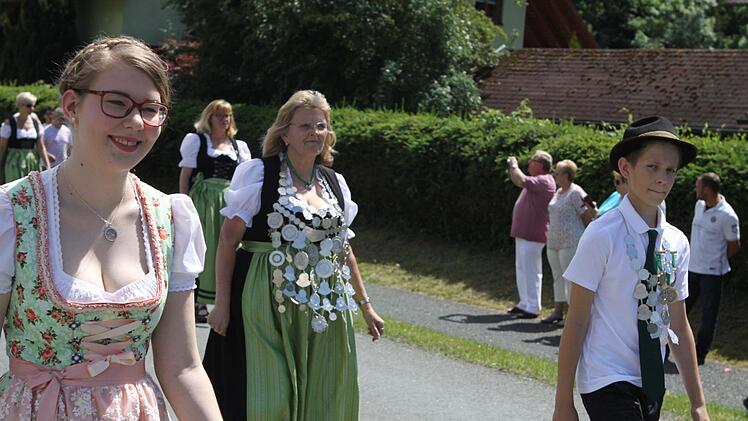 Impressionen vom Schützenumzug in Wallenfels. Foto: Michael Wunder