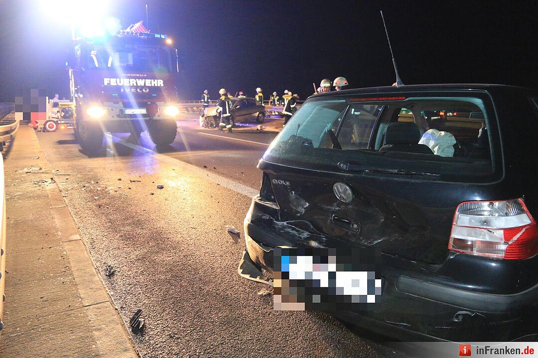 Autos kollidieren auf der A70 bei Hallstadt