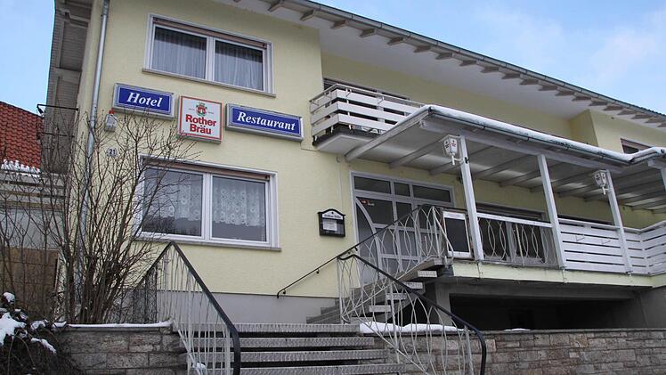 Zwei Gasthäuser in einem Ort: Das "Grüne Tal" in Geroda liegt direkt an der Bundesstraße B286. Nur wenige Schritte weiter befindet sich ein griechisches Restaurant. Foto: Ulrike Müller