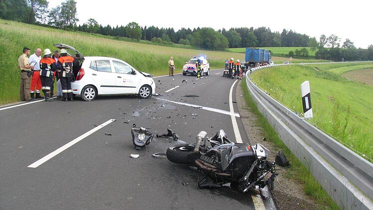 Der Fahrer dieses Motorrades verletzte sich zwischen Motten und Kothen schwer. Foto: Eberhard Fries