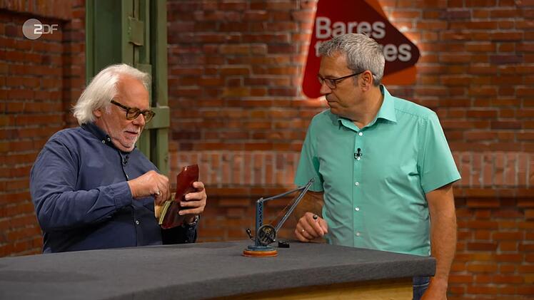 Friedrich Häusser (links) gab das Siegergebot ab.