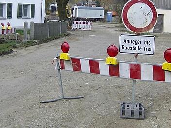 In dem kleinen Ort Höfles wird in diesen Tagen an alle Ecken und Enden gebaut.  Foto: Petra Malbrich