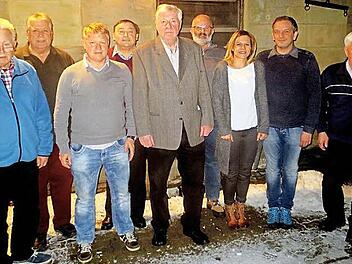 Der SPD-Ortsverein Schwürbitz hat gewählt. Unser Foto zeigt von links Felix Peters, Heinz Hillebrand, Peter Fack, Roland Braun, Paul Habich, Peter Lauterbach, Katrin Peter, Dominik Scheler und Alfons Fack. Foto: privat