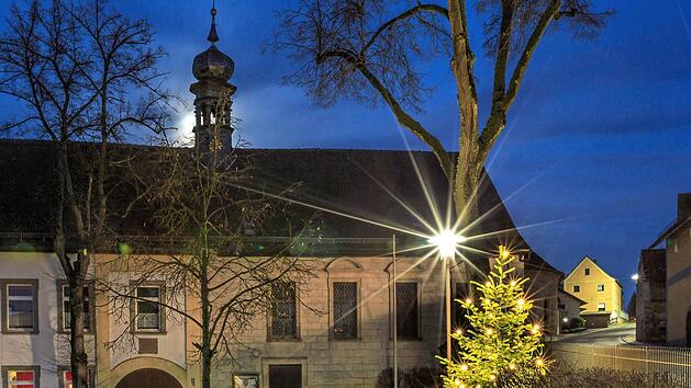 Die Serie wird ausgeweitet: Im vergangenen Jahr gestaltete der heimatgeschichtliche Arbeitskreis Oberaurach erstmals Weihnachts-Klappkarten. Die Motive werden in diesem Jahr erweitert um die Gottesh&auml;user in Fatschenbrunn und Dankenfeld (unser Bild).  Foto: Norbert Engel