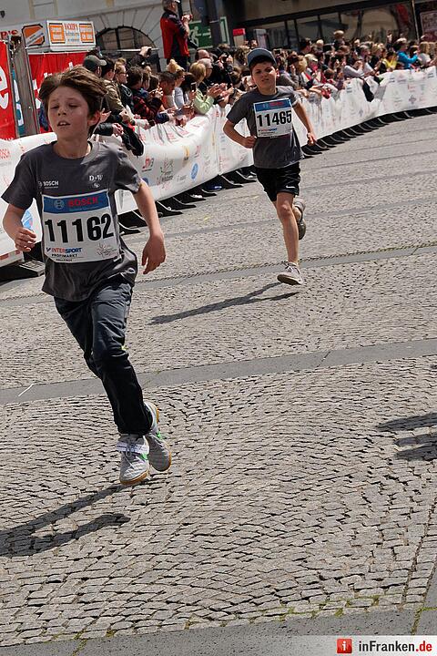 Weltkulturerbelauf 2017 in Bamberg: Der Zieleinlauf am Maxplatz
