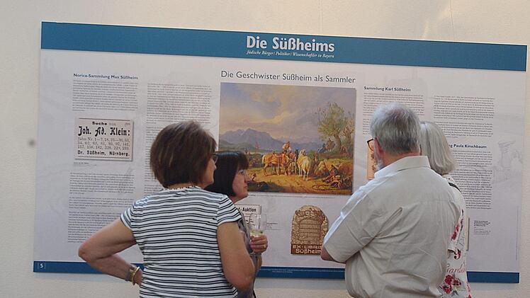 Die Vernissage der Ausstellung fand gro&szlig;es Interesse. Foto: Heike Sch&uuml;lein