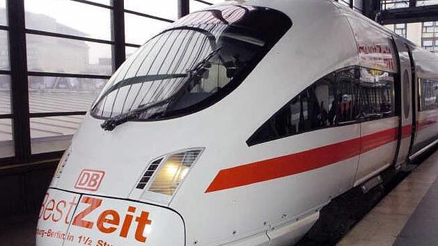 In Nürnberg wird ab dem 10.Dezember.2017 fest im Fahrplan drei Mal am Tag ein ICE-Sprinter halten, der es ermöglicht in drei Stunden in Berlin zu sein. Symbolfoto: Bernd Settnik