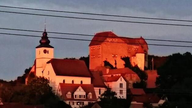 Im oberfr&auml;nkischen Landkreis Forchheim liegt der Markt Hiltpoltstein. Das historische Zentrum ist die  &uuml;ber dem Dorf thronende Burg Hiltpoltstein Foto: inFrankenPix-Nutzerin "LisaMeier-10602"